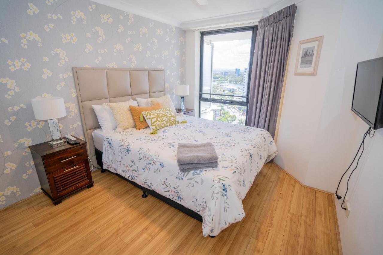 Large Surfers Paradise Apartment With Fantastic Views Gold Coast Exterior photo