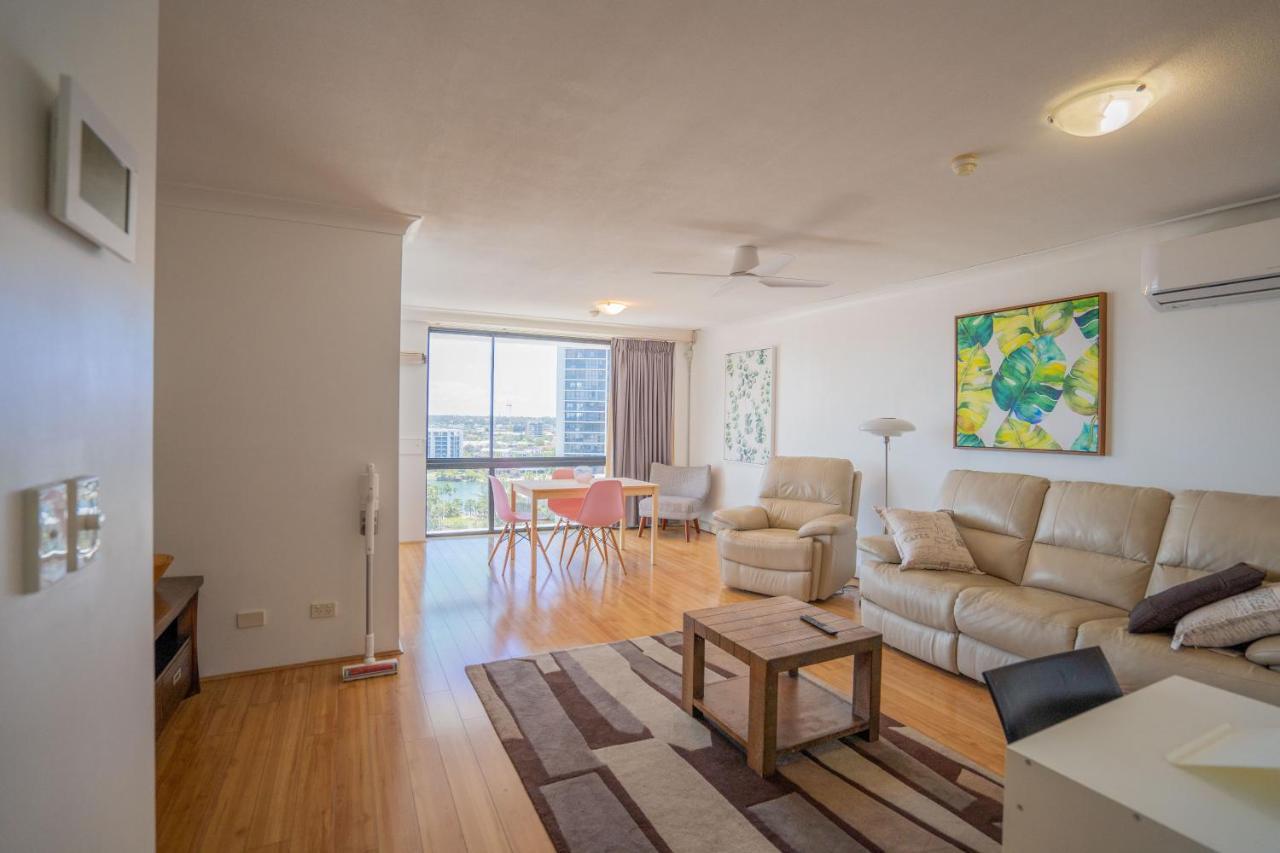 Large Surfers Paradise Apartment With Fantastic Views Gold Coast Exterior photo